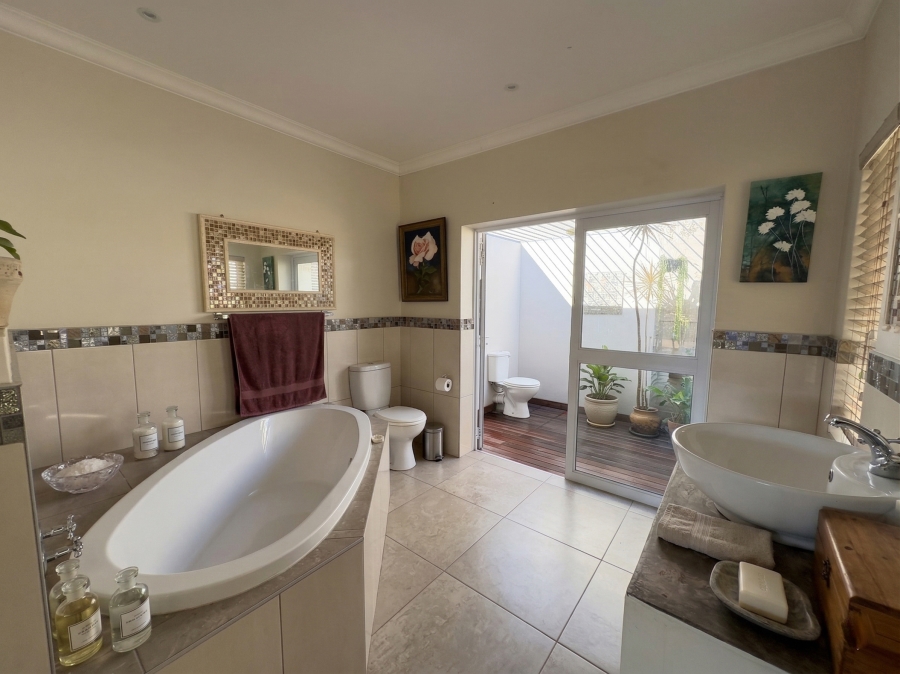 4 Bedroom Property for Sale in Nahoon Beach Eastern Cape